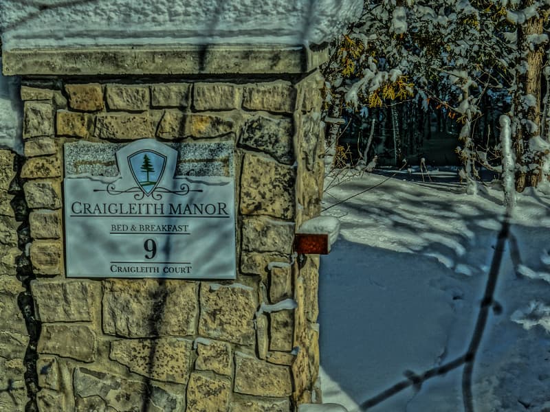 Craigleigh manor sign on stone pillar